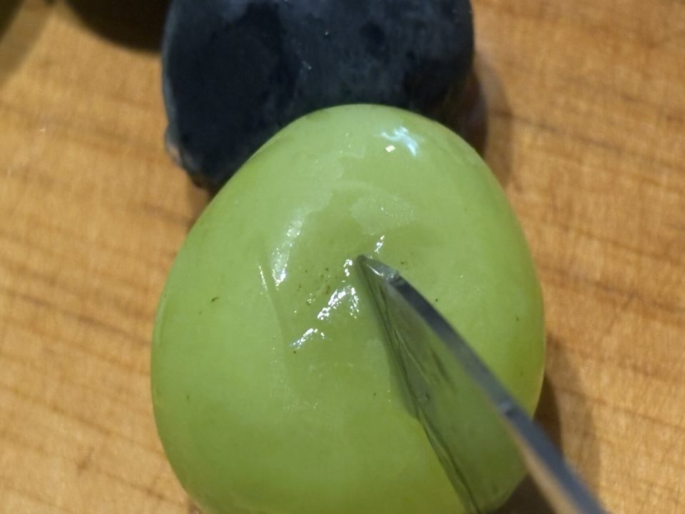 ★パフェが一気にオシャレに！「シャインマスカット」のおしゃれな切り方 ハート 飾り切り フルーツ盛り合わせにも