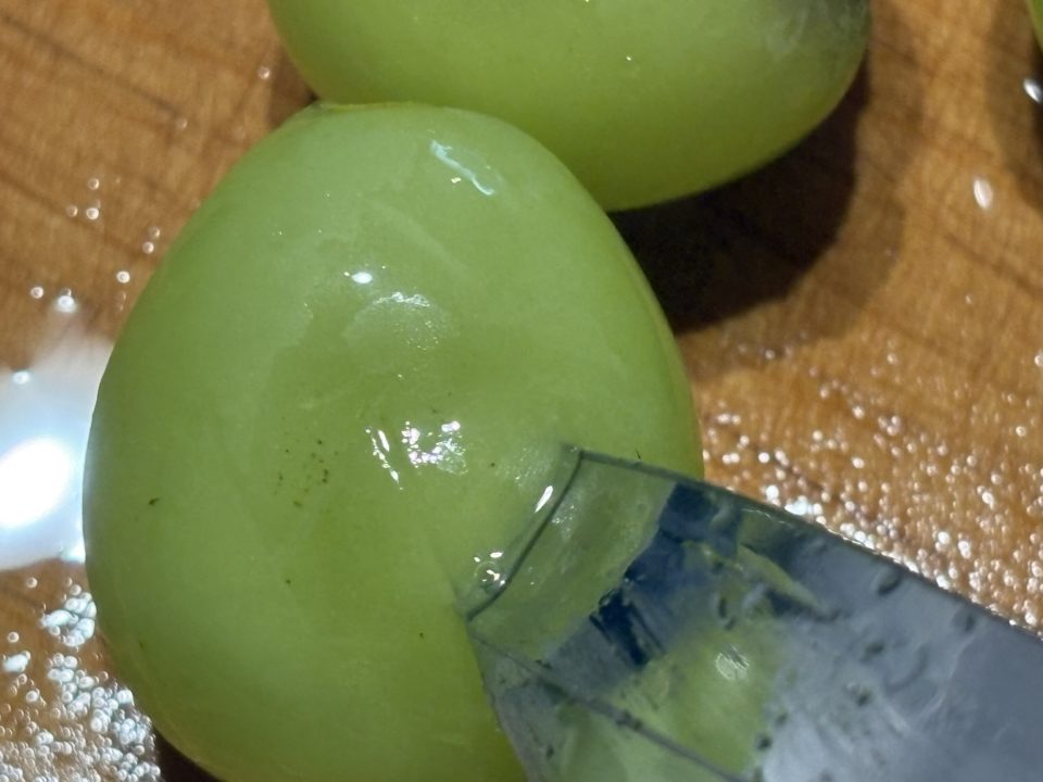 ★パフェが一気にオシャレに！「シャインマスカット」のおしゃれな切り方 ハート 飾り切り フルーツ盛り合わせにも