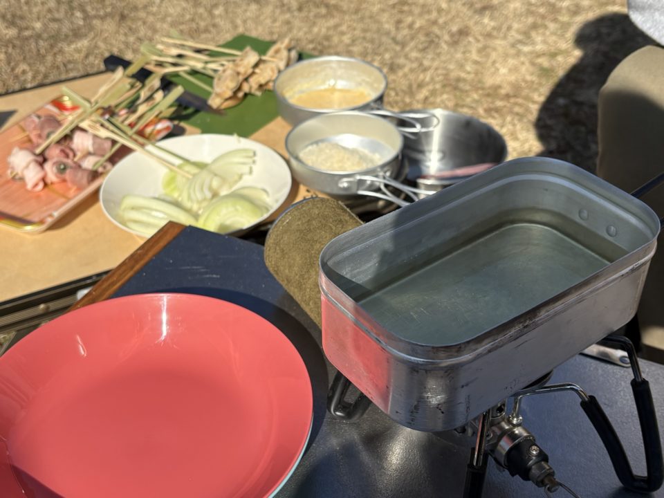 キャンプ飯／メスティンで串揚げ レンコン・玉ねぎ・大葉の豚肉巻き・うずらの卵
