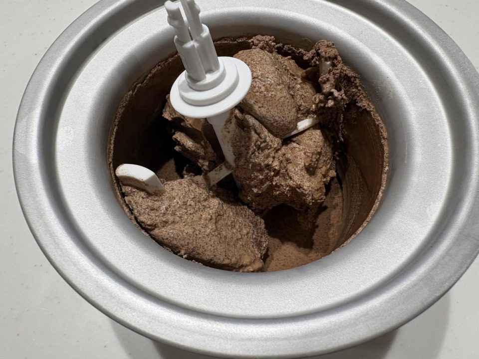 シンプルでおいしい！チョコレートアイスクリームの作り方 レシピ 食べた感想 アイスクリームメーカー かんたん 簡単