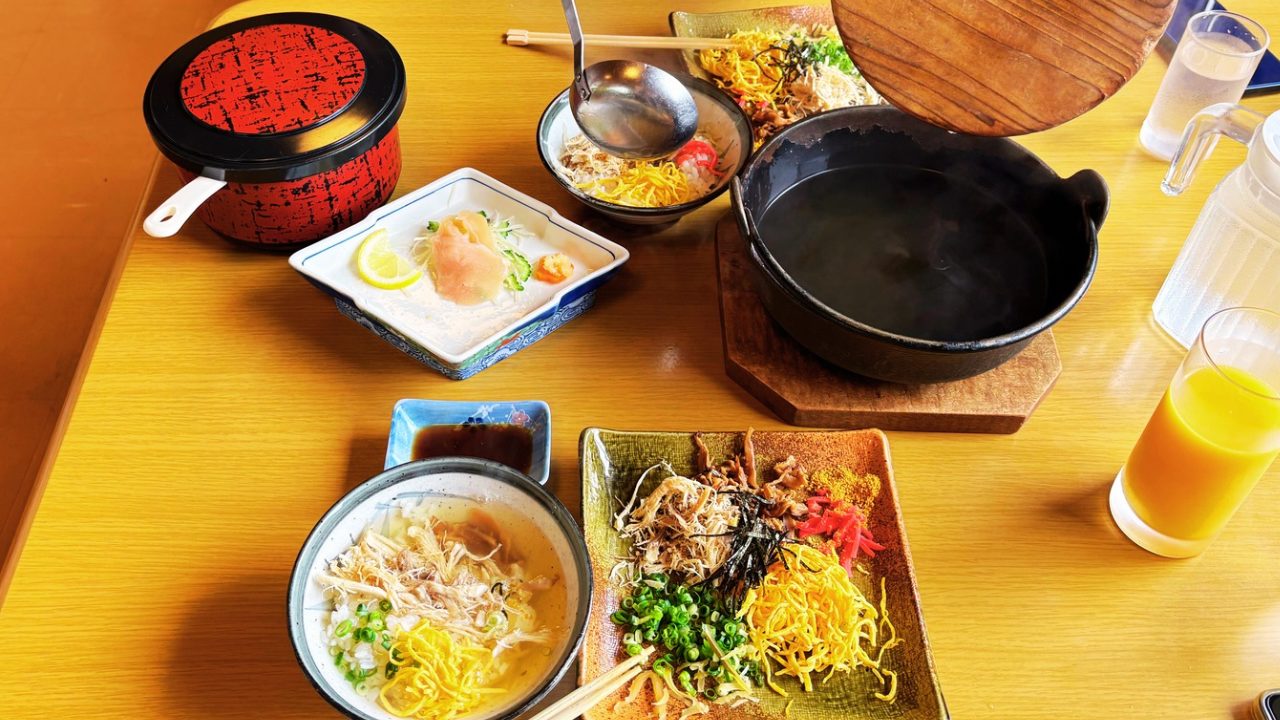 ★奄美大島旅行記 １日目 「けいはんひさ倉でランチ！「名物料理の鶏飯と、鳥刺し」をいただきました！ 食事 プラン ご飯 オススメ とり刺し とりさし メニュー 写真 営業時間 待ち時間