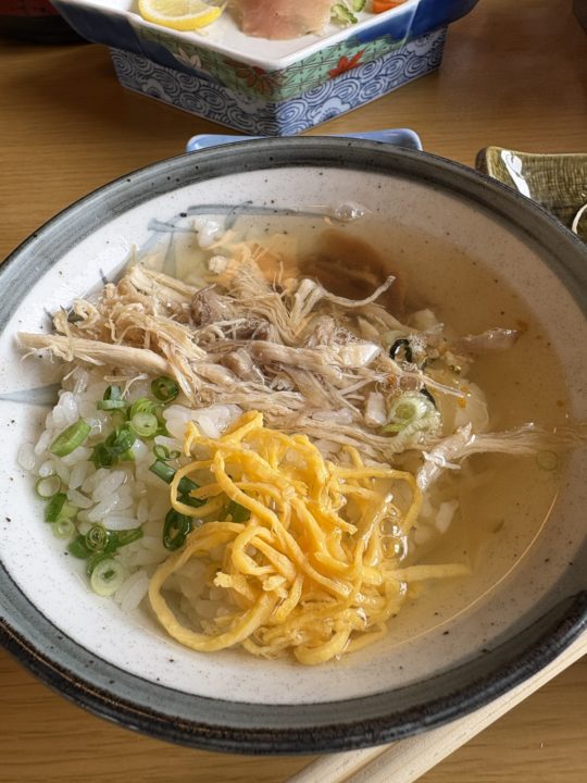 ★奄美大島旅行記 1日目 「けいはんひさ倉でランチ!「名物料理の鶏飯と、鳥刺し」をいただきました! 食事 プラン ご飯 オススメ とり刺し とりさし メニュー 写真 営業時間 待ち時間
