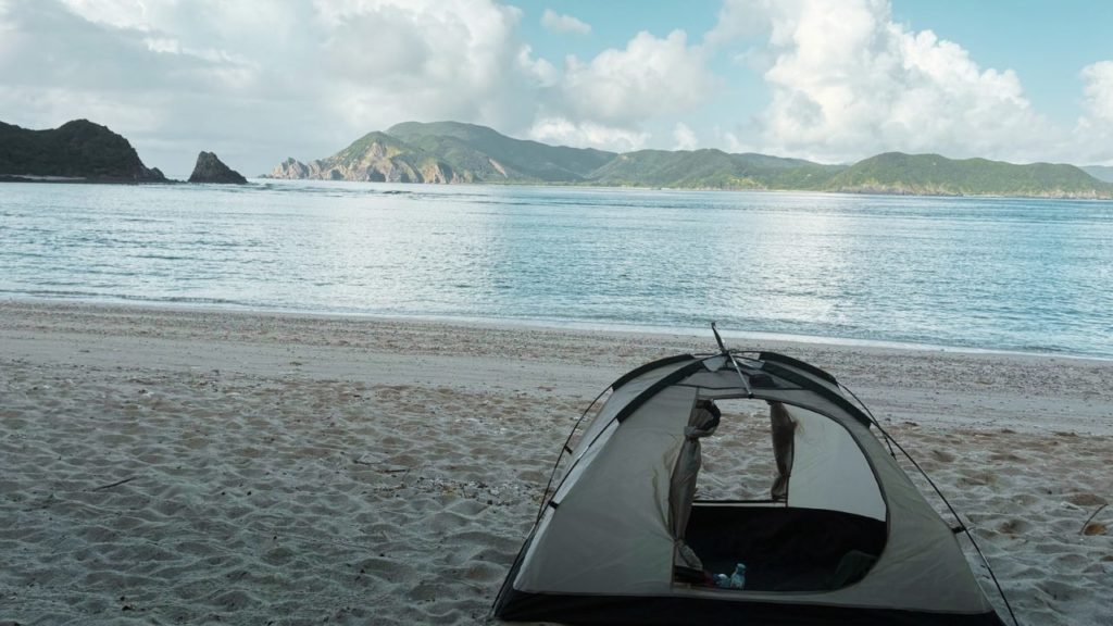 ★ビーチやプールなど、ちょっと身体を休めたい時にオススメのコンパクトテント「BUNDOK（バンドック）ツーリングテント BDK-18」 収納ケース付 ドーム型 １～２人用 口コミ