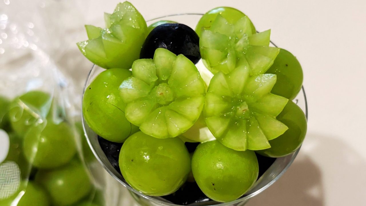 ★パフェが一気にオシャレに！「シャインマスカット」のおしゃれな切り方 ハート ギザギザ 飾り切り フルーツ盛り合わせにも