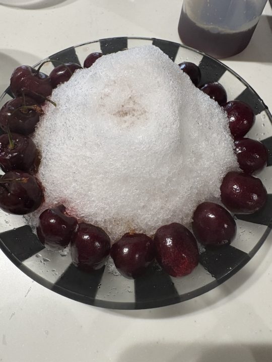 ★「アメリカンチェリーと紅茶、チャイのかき氷」の作り方 レシピ 食べた感想 紅茶シロップ チャイアイスクリーム