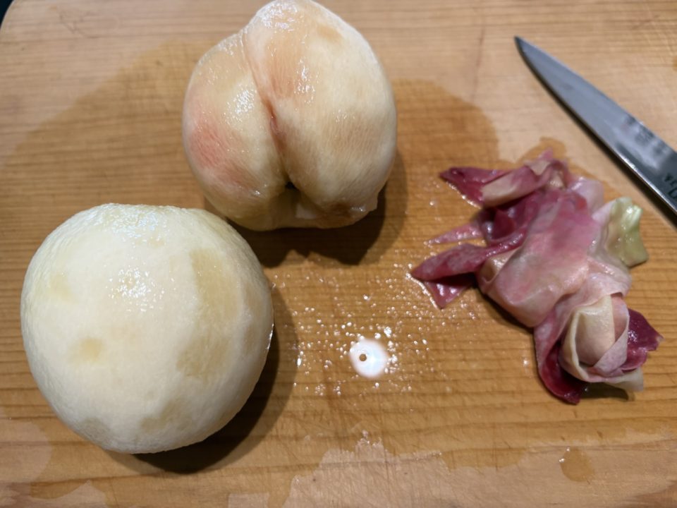 ★「桃の皮の剥き方（むき方）」きれいな 綺麗に キレイ もも むきかた