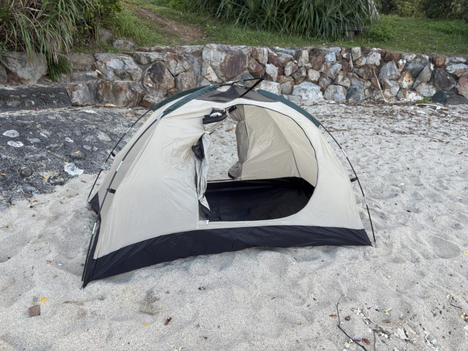 ★ビーチやプールなど、ちょっと身体を休めたい時にオススメのコンパクトテント「BUNDOK（バンドック）ツーリングテント BDK-18」 収納ケース付 ドーム型 １～２人用 口コミ