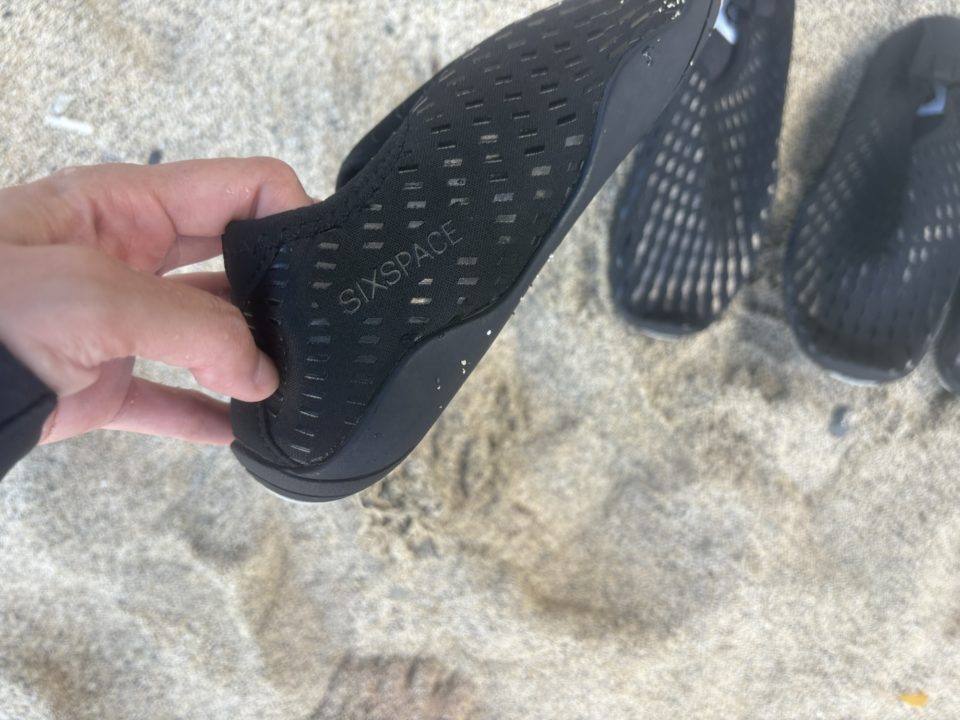 ★海での足のけが予防に、シュノーケリングの必需品！「SIXSPACEマリンシューズ」 ウォーターシューズ 水陸両用 アクアシューズ ビーチシューズ 軽量 通気 男女兼用