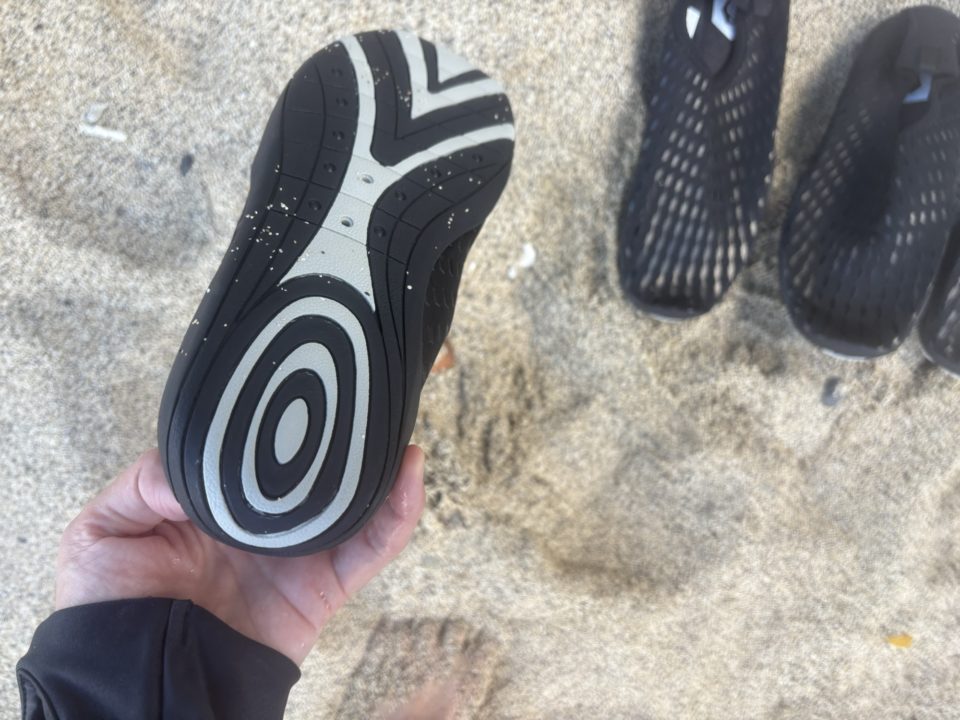 ★海での足のけが予防に、シュノーケリングの必需品！「SIXSPACEマリンシューズ」 ウォーターシューズ 水陸両用 アクアシューズ ビーチシューズ 軽量 通気 男女兼用