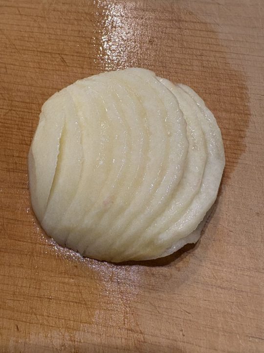 ★「桃（もも）」の切り方 ローズカット バラ 飾り方 フルーツ盛り合わせにも パフェが一気にオシャレに！おしゃれ 並べ方 盛り付け