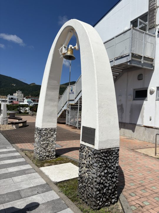 ★幸福の鐘 奄美大島古仁屋港 せとうち海の駅横にある観光スポット 瀬戸内町 旅行 駐車場 トイレ  鹿児島旅行 鹿児島県