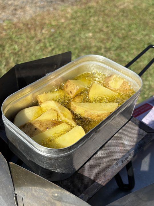 ★キャンプ飯 少しがっつりメインも編 パスタ、アヒージョ、フライドポテト、鍋、うどん、柿とクリームチーズのホイル焼き、焼き芋