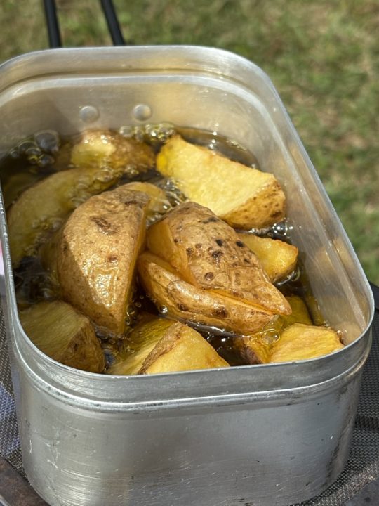★キャンプ飯 少しがっつりメインも編 パスタ、アヒージョ、フライドポテト、鍋、うどん、柿とクリームチーズのホイル焼き、焼き芋
