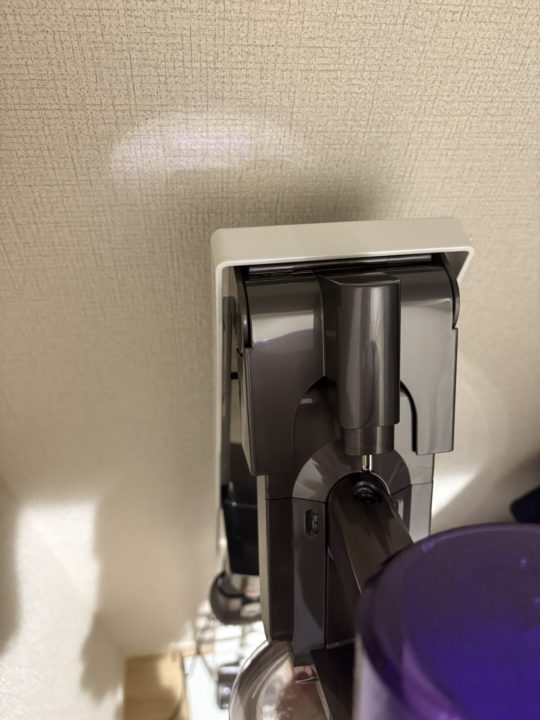 ★念願のダイソン（Dyson）の掃除機購入！ スタンドも一緒に購入してすっきり収納！マンションだと静かで動かしやすいのがとてもありがたい！ハンディクリーナーとしても使用できるのが嬉しい！修理時のために型番登録しておきました！ バッテリー 比較 おすすめ