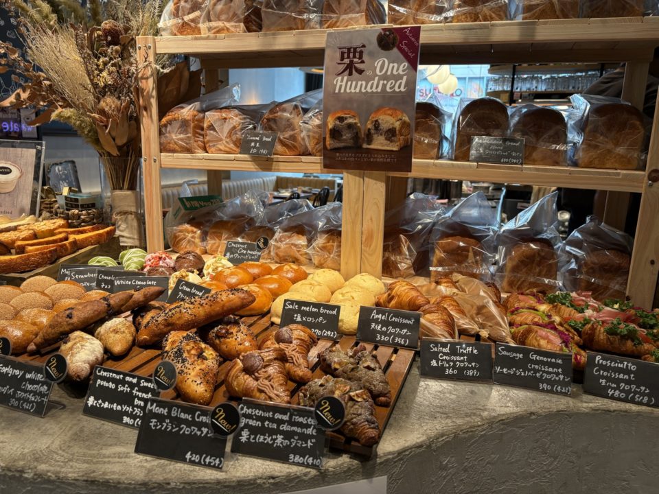 ★熊本城までテイクアウトして食べたパン「flour＋water 熊本（フラワーアンドウォーター）」美味しそうなメニューを見て、イートインもしたかったけど朝早すぎました