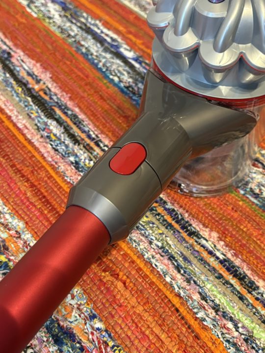 ★念願のダイソン（Dyson）の掃除機購入！ スタンドも一緒に購入してすっきり収納！マンションだと静かで動かしやすいのがとてもありがたい！ハンディクリーナーとしても使用できるのが嬉しい！修理時のために型番登録しておきました！ バッテリー 比較 おすすめ