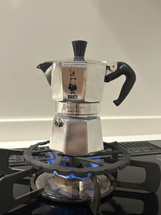 ★おうちで簡単！カフェのような「アイスカフェラテ」レシピ 作り方 かんたん