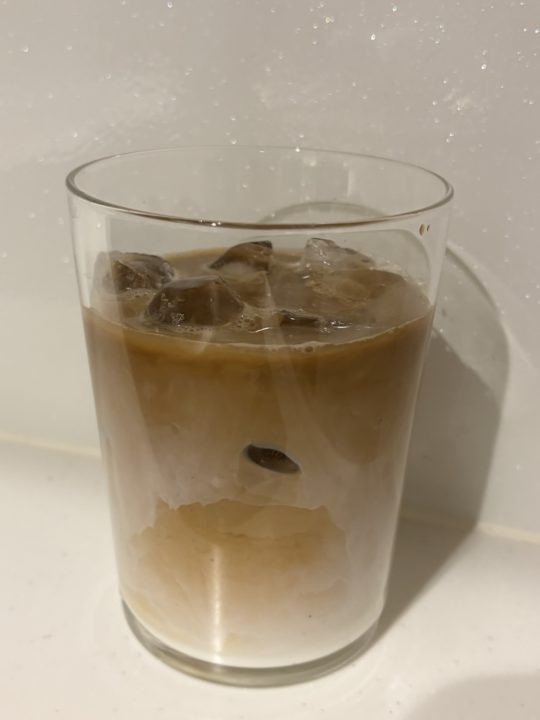 ★おうちで簡単！カフェのような「アイスカフェラテ」レシピ 作り方 かんたん