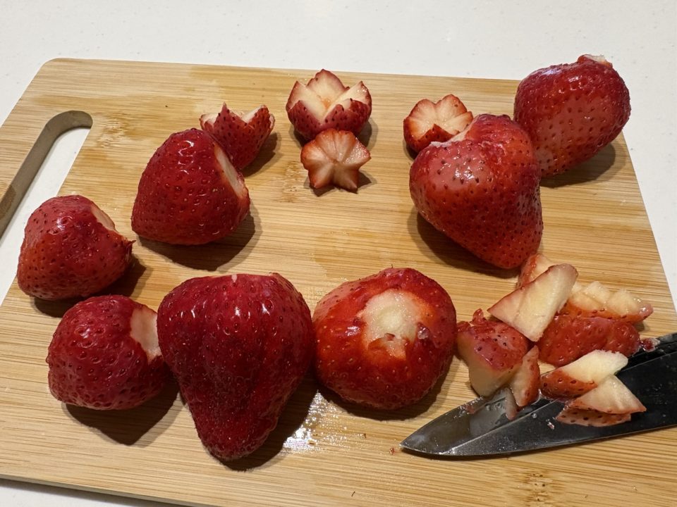 簡単にできる「いちごパフェ」の作り方 レシピ 食べた感想 写真あり 苺 イチゴ バニラアイス かんたん 大きめ 小さめ ミニサイズ