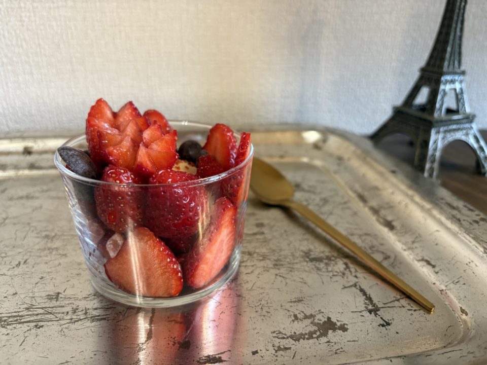 簡単にできる「いちごパフェ」の作り方 レシピ 食べた感想 写真あり 苺 イチゴ バニラアイス かんたん 大きめ 小さめ ミニサイズ