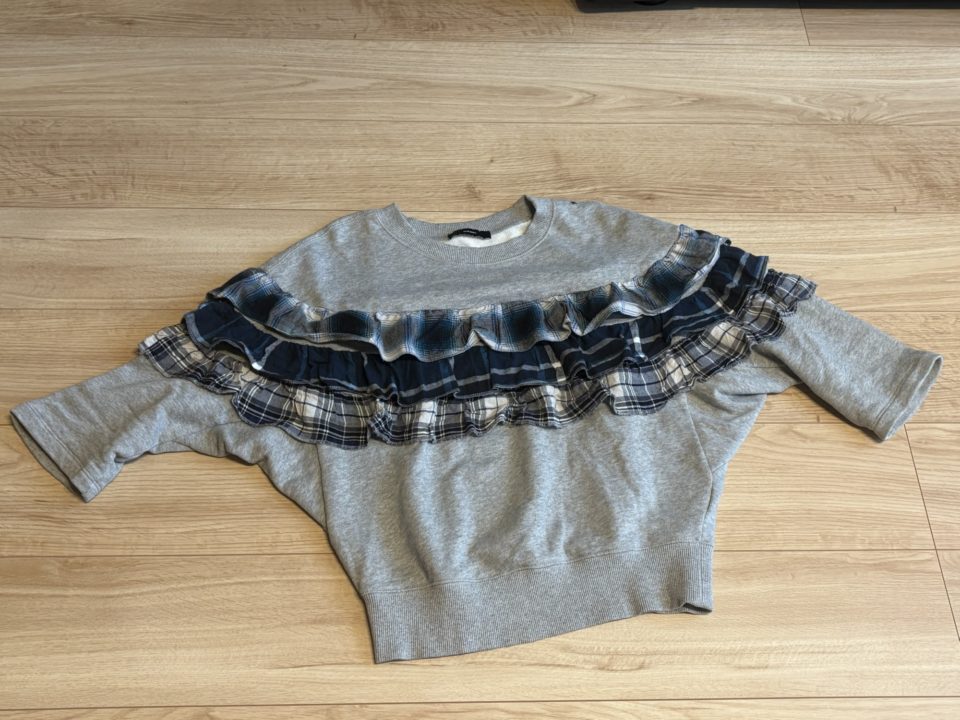 フリルがとってもオシャレな「DIESEL（ディーゼル）のグレースウェット」 古着屋さん戦利品 トレーナー ブルー チェック レディース 写真