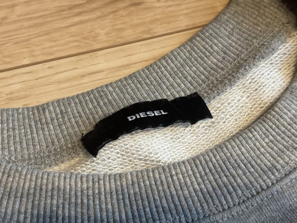 フリルがとってもオシャレな「DIESEL（ディーゼル）のグレースウェット」 古着屋さん戦利品 トレーナー ブルー チェック レディース 写真