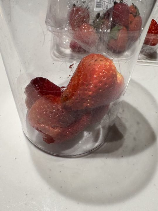 「クレームダンジュ入りいちごのスープ」の作り方 レシピ 食べた感想 写真ありの作り方 レシピ 食べた感想 写真あり「おとなの愛用品・定番品」 フリーマーケット、古着屋、フリマアプリ、リサイクル大好き♪お得に大好きなモノを手に入れて、好きなモノだけに囲まれて暮らすことに憧れる大人（おとな）の、愛用品、定番品や、興味津々なことを紹介するサイト