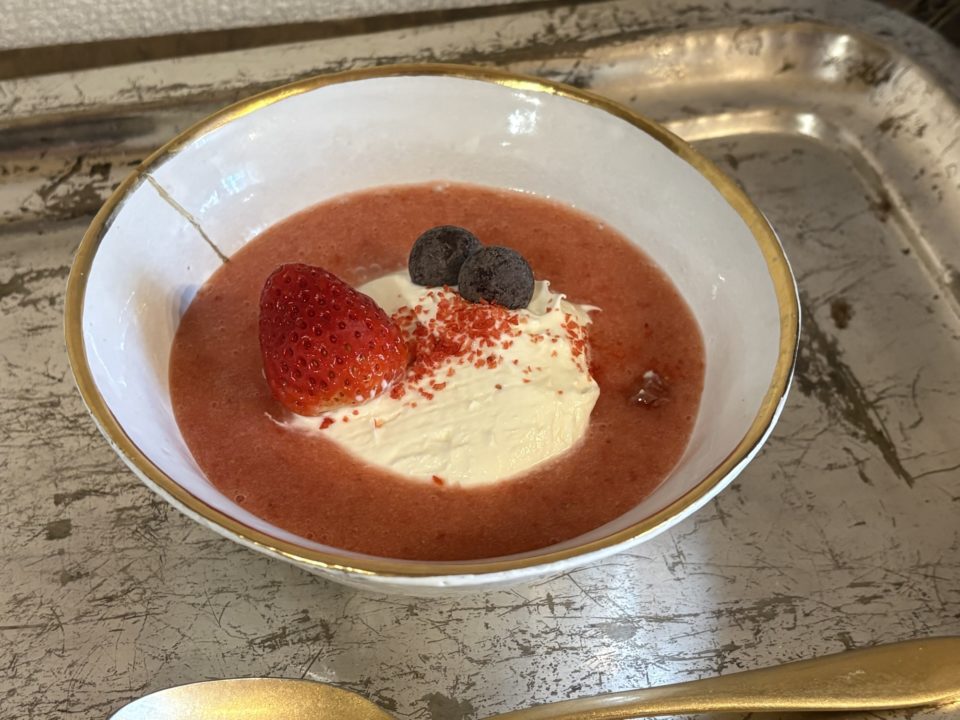 「クレームダンジュ入りいちごのスープ」の作り方 レシピ 食べた感想 写真ありの作り方 レシピ 食べた感想 写真あり「おとなの愛用品・定番品」 フリーマーケット、古着屋、フリマアプリ、リサイクル大好き♪お得に大好きなモノを手に入れて、好きなモノだけに囲まれて暮らすことに憧れる大人（おとな）の、愛用品、定番品や、興味津々なことを紹介するサイト