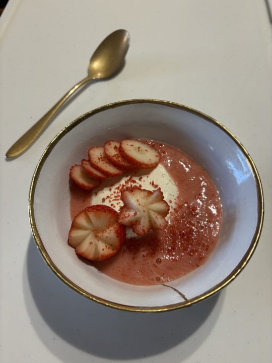 「クレームダンジュ入りいちごのスープ」の作り方 レシピ 食べた感想 写真ありの作り方 レシピ 食べた感想 写真あり「おとなの愛用品・定番品」 フリーマーケット、古着屋、フリマアプリ、リサイクル大好き♪お得に大好きなモノを手に入れて、好きなモノだけに囲まれて暮らすことに憧れる大人（おとな）の、愛用品、定番品や、興味津々なことを紹介するサイト